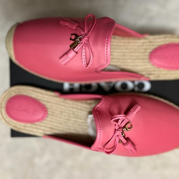 Coach - Picture 3 of 5